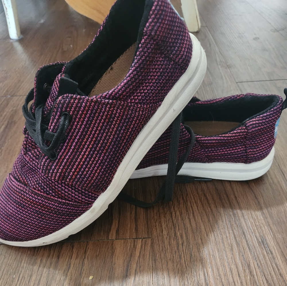 US W7 Toms sneakers